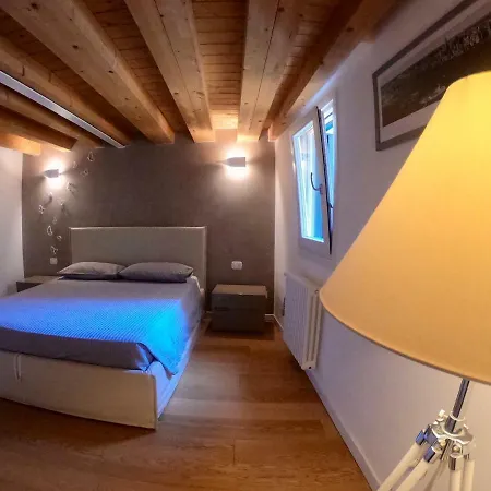 Casa Calle Pescheria * غرادو